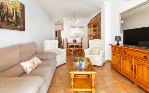 Chanquete: Mobilia, Sedia, Interior Design, Tavolo, Camera, Color Legno, Balcone, Soffitto, Eco Hotel, Latifoglie