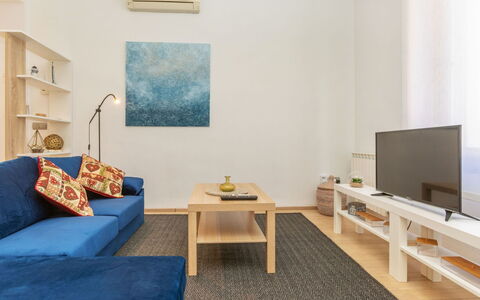 Matilde: Mobilia, Sedia, Interior Design, Tavolo, Camera, Color Legno, Balcone, Soffitto, Eco Hotel, Latifoglie