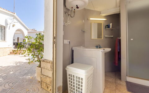 La Sirena: Mobilia, Sedia, Interior Design, Tavolo, Camera, Color Legno, Balcone, Soffitto, Eco Hotel, Latifoglie