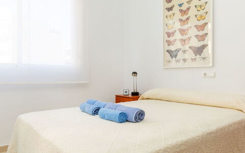 Sagredo: Mobilia, Sedia, Interior Design, Tavolo, Camera, Color Legno, Balcone, Soffitto, Eco Hotel, Latifoglie