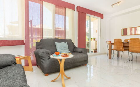 Sagredo: Mobilia, Sedia, Interior Design, Tavolo, Camera, Color Legno, Balcone, Soffitto, Eco Hotel, Latifoglie