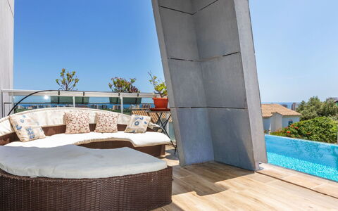 Manuela: Mobilia, Pavimento, Appartamento, Shade, Latifoglie, Sedia, Pavimento In Legno, Eco Hotel, Balcone, Ricorrere