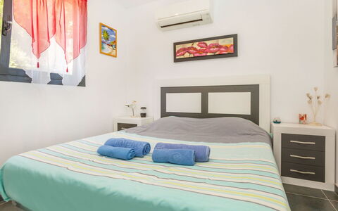 Manuela: Mobilia, Camera Da Letto, Letto, Interior Design, Pavimento, Pavimentazione, Camera, Bedding, Lenzuolo, Appartamento