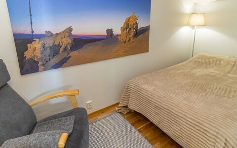 Karhunvartijan Tupa A4: Parete, Pavimento, Pavimentazione, Interior Design, Legna, Mobilia, Camera Da Letto, Letto, Camera, Lenzuolo