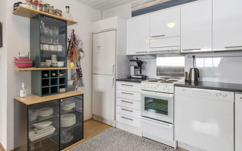 Teerenpesue D 27: Elettrodomestico Da Cucina, Cucina, Mobilia, Controsoffitto, Apparecchio Major, Pavimentazione, Interior Design, Cabinetry, Elettrodomestico, Legna