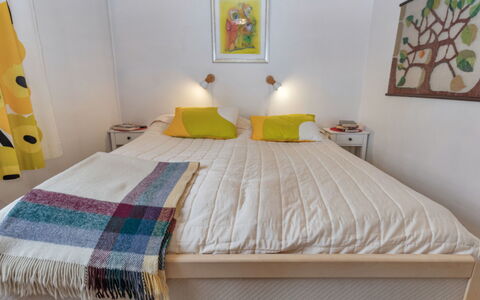 Teerenpesue D 27: Mobilia, Letto, Camera Da Letto, Interior Design, Bedding, Lenzuolo, Pavimento, Biancheria, Legna, Camera
