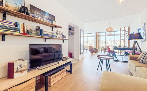 Sombreuil: Mobilia, Interior Design, Pavimentazione, Pavimento, Pavimento In Legno, Legna, Divano, Soffitto, Soggiorno, Camera