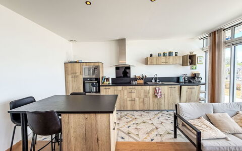 Sombreuil: Mobilia, Cucina, Interior Design, Pavimentazione, Legna, Controsoffitto, Pavimento, Cabinetry, Elettrodomestico Da Cucina, Soffitto