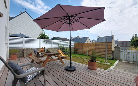 Le Guilvinec: Mobilia, Mobili Da Esterno, Sedia, Giardino, Color Legno, Prato, Latifoglie, Shade, Backyard