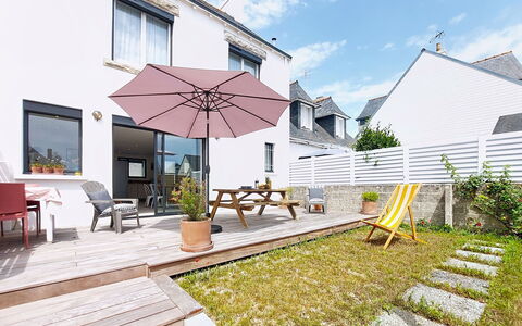 Le Guilvinec: Mobilia, Mobili Da Esterno, Sedia, Giardino, Color Legno, Prato, Latifoglie, Shade, Backyard