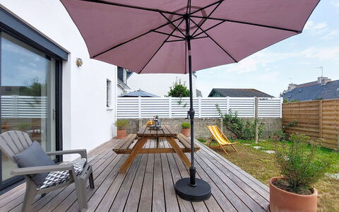 Le Guilvinec: Mobilia, Mobili Da Esterno, Sedia, Giardino, Color Legno, Prato, Latifoglie, Shade, Backyard