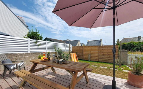 Le Guilvinec: Mobilia, Mobili Da Esterno, Sedia, Giardino, Color Legno, Prato, Latifoglie, Shade, Backyard