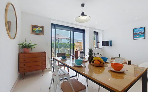 Le Guilvinec: Mobilia, Mobili Da Esterno, Sedia, Giardino, Color Legno, Prato, Latifoglie, Shade, Backyard