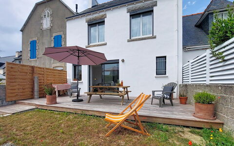 Le Guilvinec: Mobilia, Mobili Da Esterno, Sedia, Giardino, Color Legno, Prato, Latifoglie, Shade, Backyard
