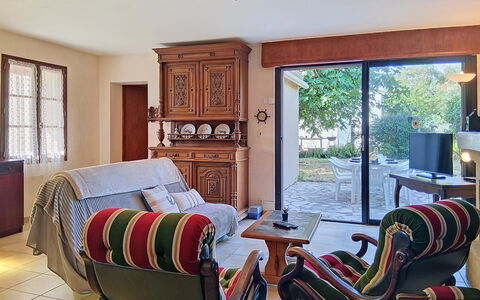 Arceau 3: Mobilia, Mobili Da Esterno, Sedia, Giardino, Color Legno, Prato, Latifoglie, Shade, Backyard