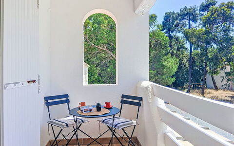 Le Canot: Mobilia, Mobili Da Esterno, Sedia, Giardino, Color Legno, Prato, Latifoglie, Shade, Backyard