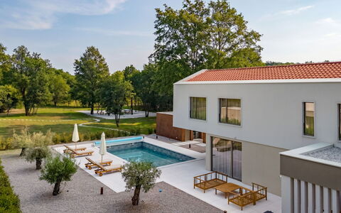 Eora: Piscina, Zona Residenziale, Casa, Urban Design, Estate, Ricorrere, Giardino, Shade, Landscaping, Eco Hotel