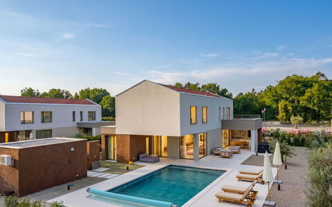Ruma: Piscina, Zona Residenziale, Casa, Estate, Ricorrere, Villa, Landscaping, Eco Hotel, Hacienda, Cortile