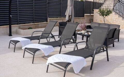 Lili: Mobilia, Mobili Da Esterno, Sedia, Giardino, Color Legno, Prato, Latifoglie, Shade, Backyard