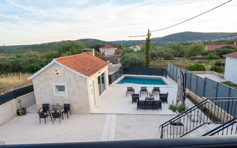Lili: Mobilia, Mobili Da Esterno, Sedia, Giardino, Color Legno, Prato, Latifoglie, Shade, Backyard