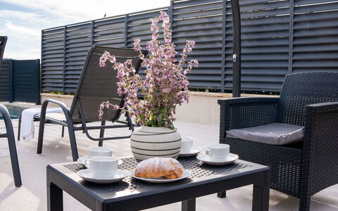 Lili: Mobilia, Mobili Da Esterno, Sedia, Giardino, Color Legno, Prato, Latifoglie, Shade, Backyard