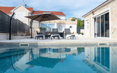 Lili: Mobilia, Mobili Da Esterno, Sedia, Giardino, Color Legno, Prato, Latifoglie, Shade, Backyard