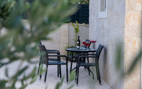 Lili: Mobilia, Mobili Da Esterno, Sedia, Giardino, Color Legno, Prato, Latifoglie, Shade, Backyard