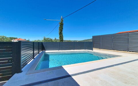 Lili: Blu, Piscina, Materiale Composito, Shade, Mobili Da Esterno, Piastrella, Ricorrere, Design, Hotel, Eco Hotel