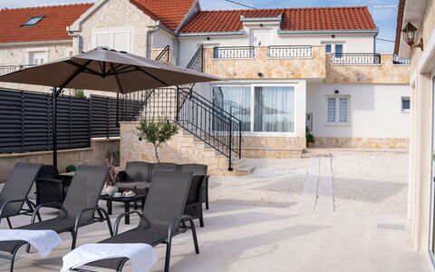 Lili: Mobilia, Mobili Da Esterno, Sedia, Giardino, Color Legno, Prato, Latifoglie, Shade, Backyard