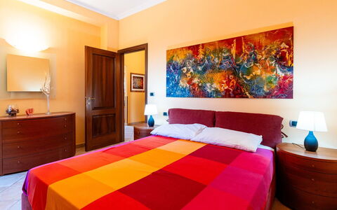 Daisy: Interior Design, Mobilia, Letto, Pavimentazione, Pavimento, Camera Da Letto, Camera, Soffitto, Lenzuolo, Telaio Del Letto