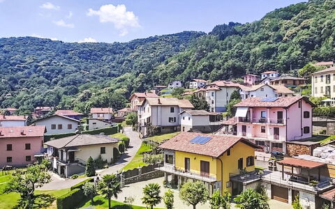 Casa Giamba: Mobilia, Mobili Da Esterno, Sedia, Giardino, Color Legno, Prato, Latifoglie, Shade, Backyard