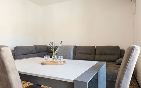 Dado: Mobilia, Mobili Da Esterno, Sedia, Giardino, Color Legno, Prato, Latifoglie, Shade, Backyard