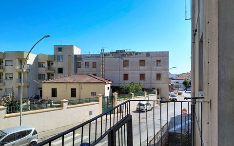Dado: Mobilia, Mobili Da Esterno, Sedia, Giardino, Color Legno, Prato, Latifoglie, Shade, Backyard