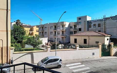 Dado: Mobilia, Mobili Da Esterno, Sedia, Giardino, Color Legno, Prato, Latifoglie, Shade, Backyard
