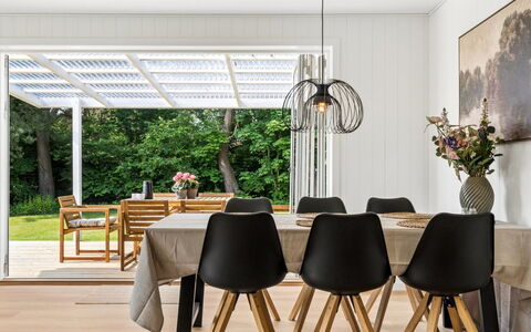 Antonie - 4.2Km from the Sea: Mobilia, Interior Design, Legna, Pavimentazione, Cucina & Sala Da Pranzo Tavolo, Tavolo, Sedia, Soffitto, Lampada, Sala Da Pranzo