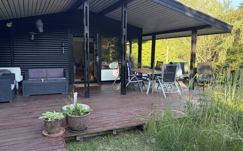 Siggi - 400M from the Sea: Legna, Portico, Shade, Mobilia, Porta, Deck, Struttura Esterna, Edifici Giardino, Sedia, Cortile