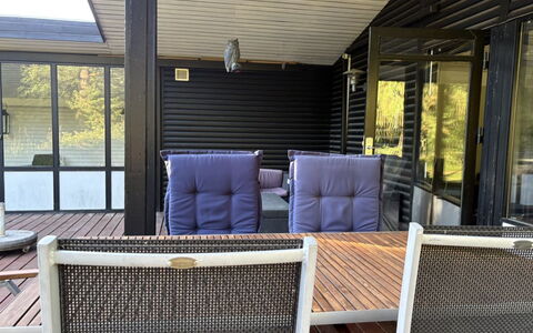 Siggi - 400M from the Sea: Mobilia, Legna, Sedia, Interior Design, Tavolo, Pavimentazione, Pavimento, Mobili Da Esterno, Portico, Deck