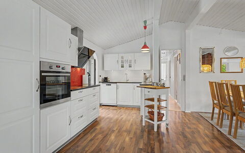 Birge - 600M from the Sea: Pavimentazione, Legna, Pavimento In Legno, Pavimento, Soffitto, Interior Design, Pavimento Laminato, Casa, Latifoglie, Cucina