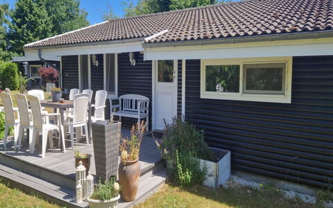 Birge - 600M from the Sea: Legna, Casa, Casa, Raccordo, Tetto, Villetta, Porta, Portico, Shade, Cortile