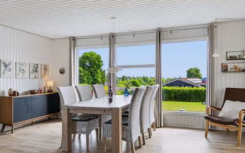 Snioulf - 800M from the Sea: Mobilia, Interior Design, Pavimentazione, Legna, Pavimento, Soffitto, Cucina & Sala Da Pranzo Tavolo, Sala Da Pranzo, Sedia, Tavolo