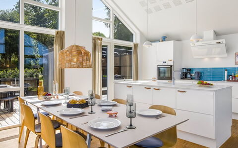 Andriette - 50M from the Sea: Mobilia, Cucina, Interior Design, Controsoffitto, Pavimentazione, Legna, Soffitto, Sedia, Cucina & Sala Da Pranzo Tavolo, Pavimento
