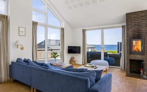 Andriette - 50M from the Sea: Mobilia, Divano, Pavimentazione, Interior Design, Pavimento, Casa, Soggiorno, Soffitto, Mare