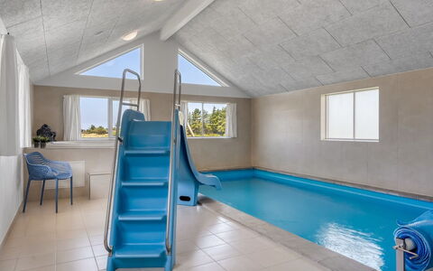 Ija - 1.3Km from the Sea: Pavimentazione, Pavimento, Materiale Composito, Piscina, Scivolo, Design, Le Scale, Color Legno, Ricorrere, Campo Da Giuoco