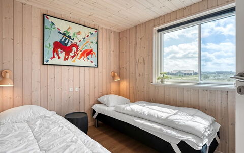 Ija - 1.3Km from the Sea: Legna, Camera Da Letto, Letto, Bedding, Lenzuolo, Telaio Del Letto, Plank, Color Legno, Latifoglie, Design