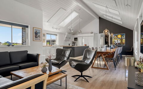 Ija - 1.3Km from the Sea: Interior Design, Pavimentazione, Soffitto, Legna, Pavimento, Mobilia, Soggiorno, Divano, Pavimento In Legno, Illuminazione