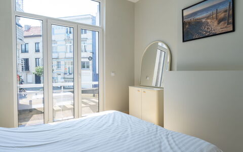 Villa Stil Genot with Terrace: Interior Design, Pavimento, Pavimentazione, Camera, Appartamento, Camera Da Letto, Porta, Letto, Bedding