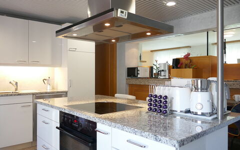 Cá Pórt Róss: Cucina, Controsoffitto, Elettrodomestico Da Cucina, Cabinetry, Apparecchio Major, Interior Design, Pavimentazione, Lavandino Della Cucina, Elettrodomestico, Mobilia