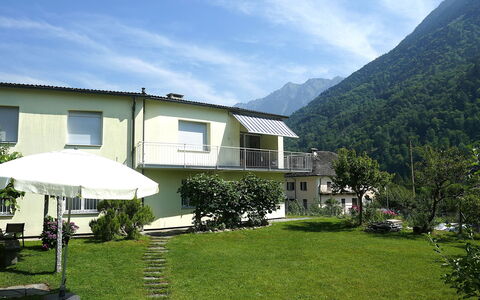 Cá Pórt Róss: Hill Station, Prato, Giardino, Cortile, Valle, Shade, Landscaping, Backyard, Paesino Di Montagna, Villa