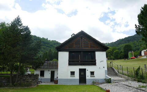 Olivone 611: Casa, Villetta, Casa, Area Rurale, Tetto, Insediamento Umano, Porta, Agriturismo, Villaggio, Prato