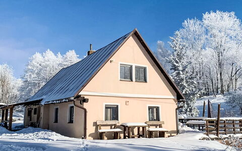 Babí: Zona Residenziale, Appartamento, Estate, Ricorrere, Dimora, Balcone, Villa, Piscina